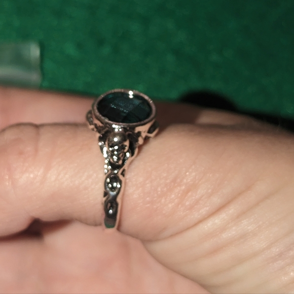 Pirates Of The Caribbean Ring Captain Jack Sparrow Finches Skull Green Crystal 9 - Picture 10 of 13